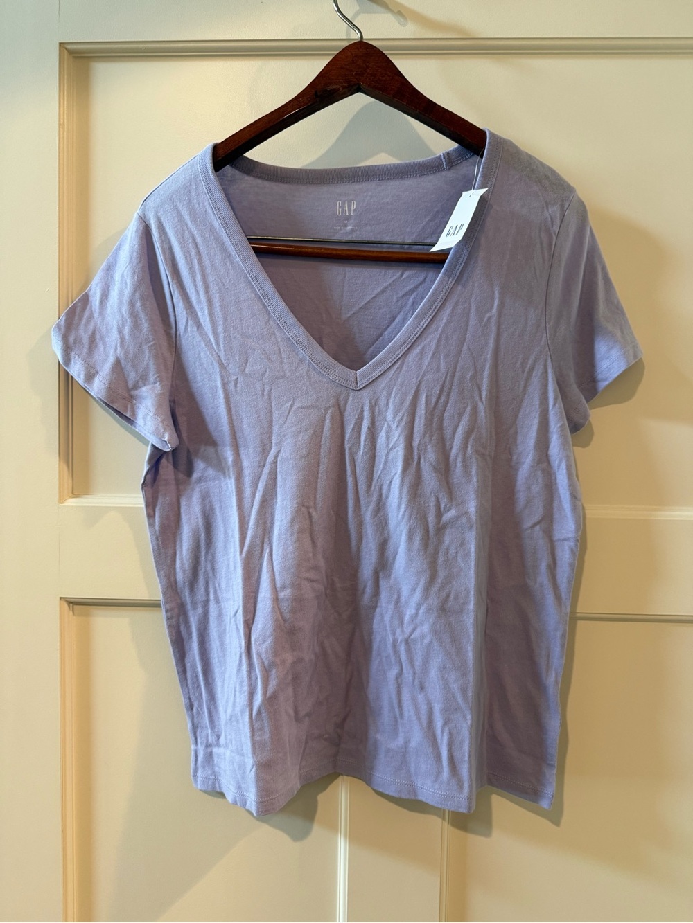 GAP Lavender V-Neck Short Sleeve Tee